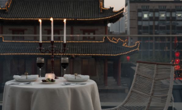 Wanda Yi, Xi'an Bell Tower The Linow