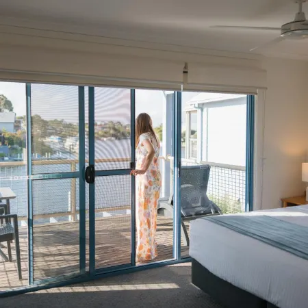 Captains Cove Resort - Waterfront Apartments