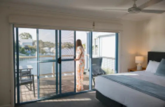 Captains Cove Resort - Waterfront Apartments