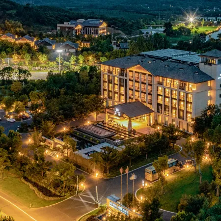 Grand New Century Nanshan Heyuan Hot Spring Resort