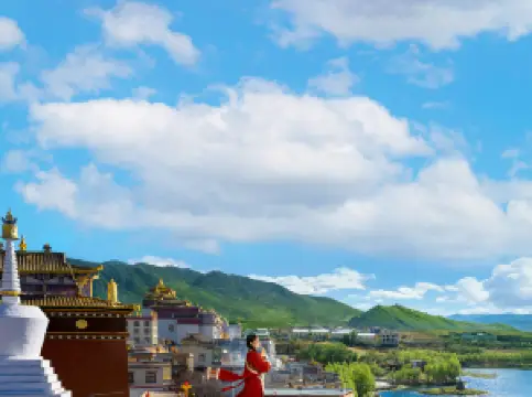 Songzanlinli | Snow Mountain & Lake • Temple View Manor (Inside Songzanlin Monastery Scenic Area)