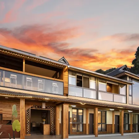 Muyu Guanshan Homestay (Jingmai Mountain Ancient Tea Forest Bajiaota Manghong Tea Ancestor Tree)