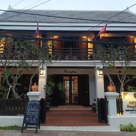 Sengphachanh Heritage Boutique Hotel (The Heart of the World Heritage Town) Отели рядом с достопримечательностью «Ват Чом Пхет»