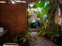 UdonBackpackers Beds and Cafe Hotels near Bus Station 1
