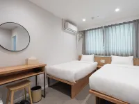 KIMSTEL JONGNO Hotels near Daegagsa Temple