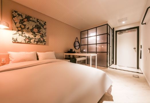 주차 및 외관 시설