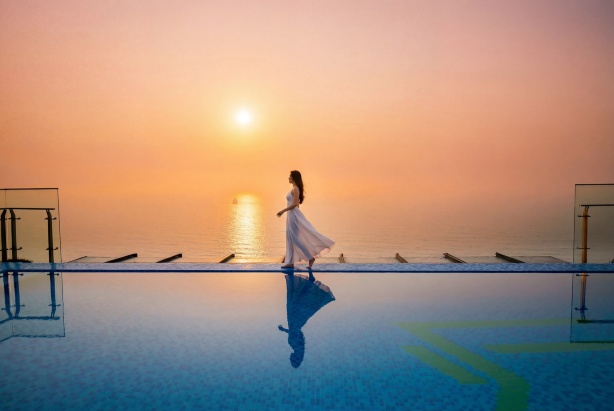 Maximilan Danang Beach Hotel