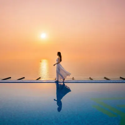 ماكسيميلان دانانج بيتش هوتل Hotels near شاطئ ماي خي