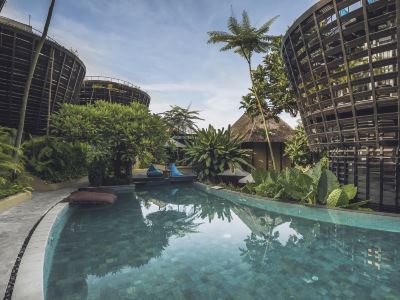 Canggu Cabana Beach Resort by Ini Vie Hospitality