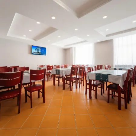 ELong Ruiyun Hotel (Sanhe Yanjiao Station CNOOC Street Store)