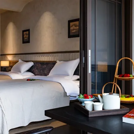 Yun Shi Di Garden Hotel (Yingjiang International Jade City Branch)