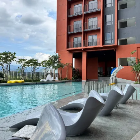 Piccadilly Greentown Premium Suites by IWH Suites