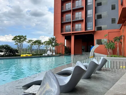 Piccadilly Greentown Premium Suites by IWH Suites