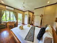 H&V Bungalow Vang Vieng Hotels near Tham Poukham Cave