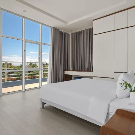 VORYA HOTEL DANANG BEACH Отели рядом с достопримечательностью «Marble Moutain»