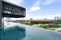 Lumi Tropicana by Chua Home - Pools