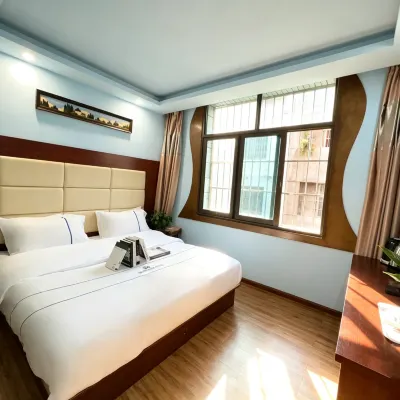 Guiyang Binyue Hotel (Huaxi Park Guida South Campus Branch) Hotel dekat Huaxi Park