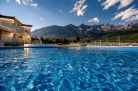 Splendid Mountain · Rustic Luxury Retreat (at Yuhu Village, beneath Jade Dragon Peak) - Rooftop Pools