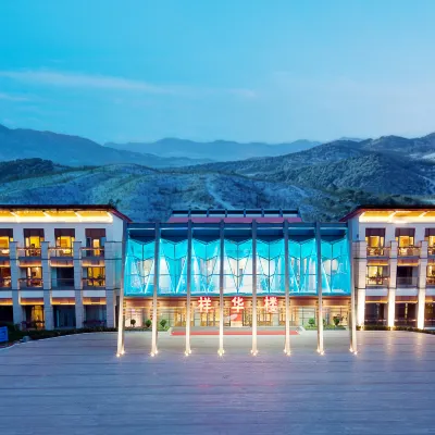 Yunhu Resort Hotels near Yunmeng Gorge
