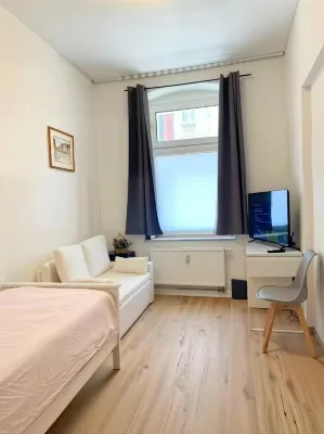 Düsseldorf City Center 2-Bedroom Apartment with Kitchen - 2성급