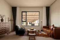 Floral Hotel·Nearby Mountains Wild Luxury Pool Mountain View Vacation Homestay (Nalati Town Branch) - Baarit