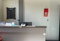 Xi Yuxiuyuan Homestay (Little Western Paradise) - parking