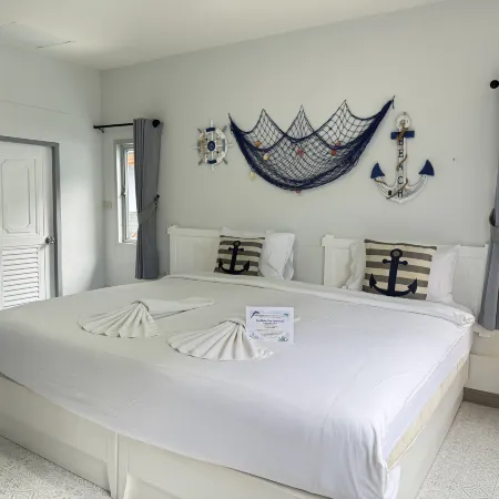 Phi Phi Indigo Hotel Отели рядом с достопримечательностью «Пляж Ло-Далум»
