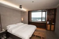 ZaiQi a o - balcony