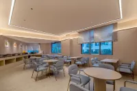 Home Inn UP Huayi Collection Hotel (Wenzhou South Station) - Bergblick