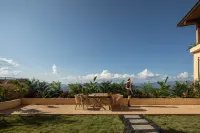 MountainTrip · Sea of Clouds & Tea Forest | Secluded Luxury Nature Retreat (Jingmai Mountain) - parking
