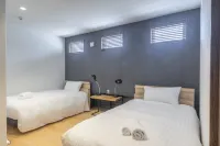 Sanga House - parking
