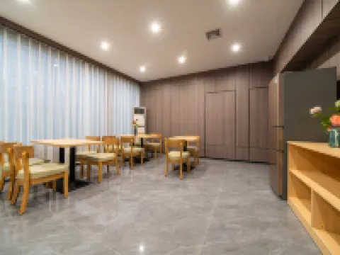 Kaman Hotel (Huazhou Bei'an Bus Station Zhouxuan Branch) Hotels in Huazhou
