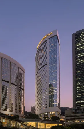 Island Shangri-La, Hong Kong Отели рядом с достопримечательностью «Музей мадам Тюссо»