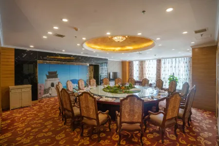 Guangyuan International Hotel Отели рядом с достопримечательностью «Guangyuan Wetland Park»