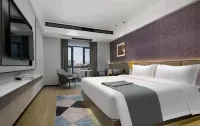 Encounter Movie Hotel (Xinxiang East High-speed Railway Station)