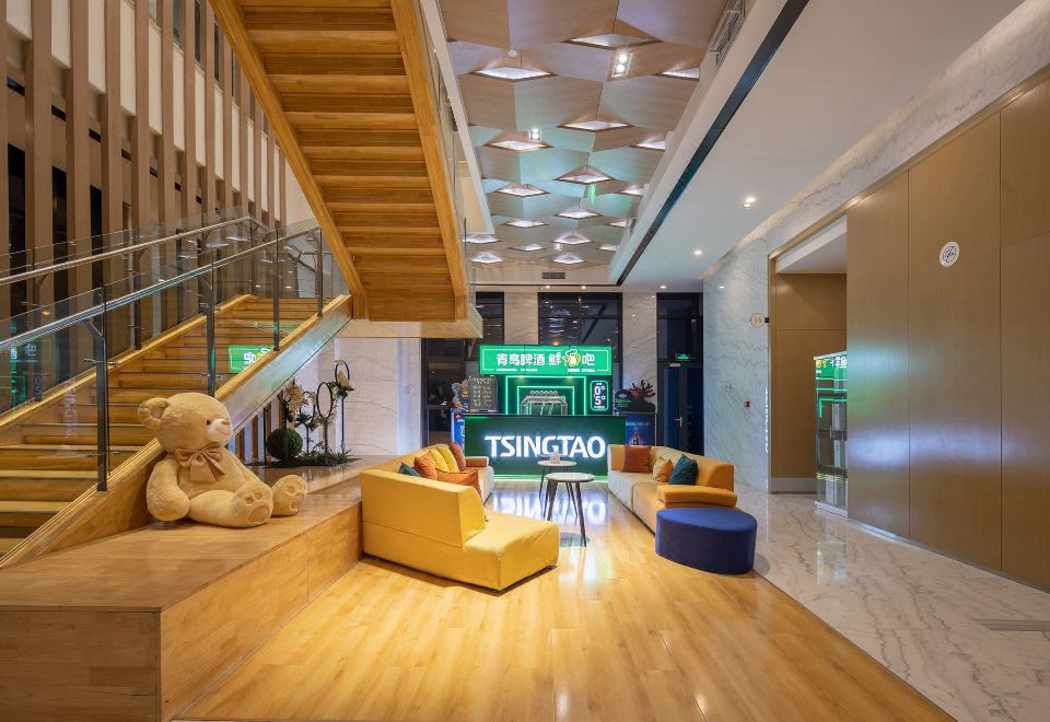 2. 홀리데이 인 익..