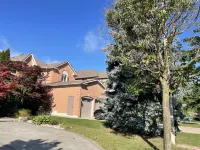 Private House Basement Suite Toronto/Richmond Hill Hotels near Winners