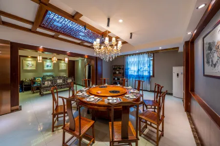 Pingxiang Aiheli Haijing Hotel (Pingxiang Station Redwood Finished Product Trading Market)