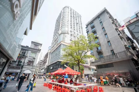 Yunshang Cinema Boutique Apartment (Wuhan Jianghan Road Subway Station)