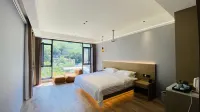 Lixian Mountain Lodge Folk Hotel