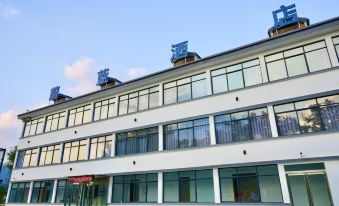 Luanchuan Luanlan Hotel