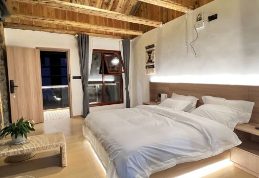 Heguli 온천 홈스테이