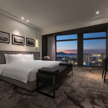 Crowne Plaza DANANG CITY CENTRE by IHG