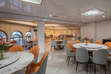 Vienna Hotel (Puning Huancheng South Road High-speed Railway Station) Отели в г. Пунин