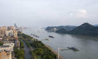 Yeste Hotel (Yichang Jiefang Road Pedestrian Street)