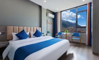 Xiduo Hotel (Ganzi Batang County Government Store)