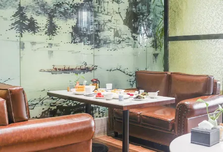 Rhine Jasmine Holiday Hotel Отели рядом с достопримечательностью «Tansitong Former Residence»