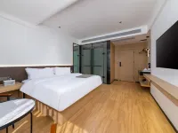 Nanfeng Hotel (Holiday Beach International Convention and Exhibition Center) Hotels near Jiari Beach