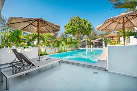 Dongxing City Wanwei golden Beach qulang resorts Отели рядом с достопримечательностью «Wanwei Golden Beach»