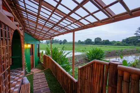 Mana-An Lake Hill Resort Villa